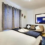 Park Lane Beautiful Apartment