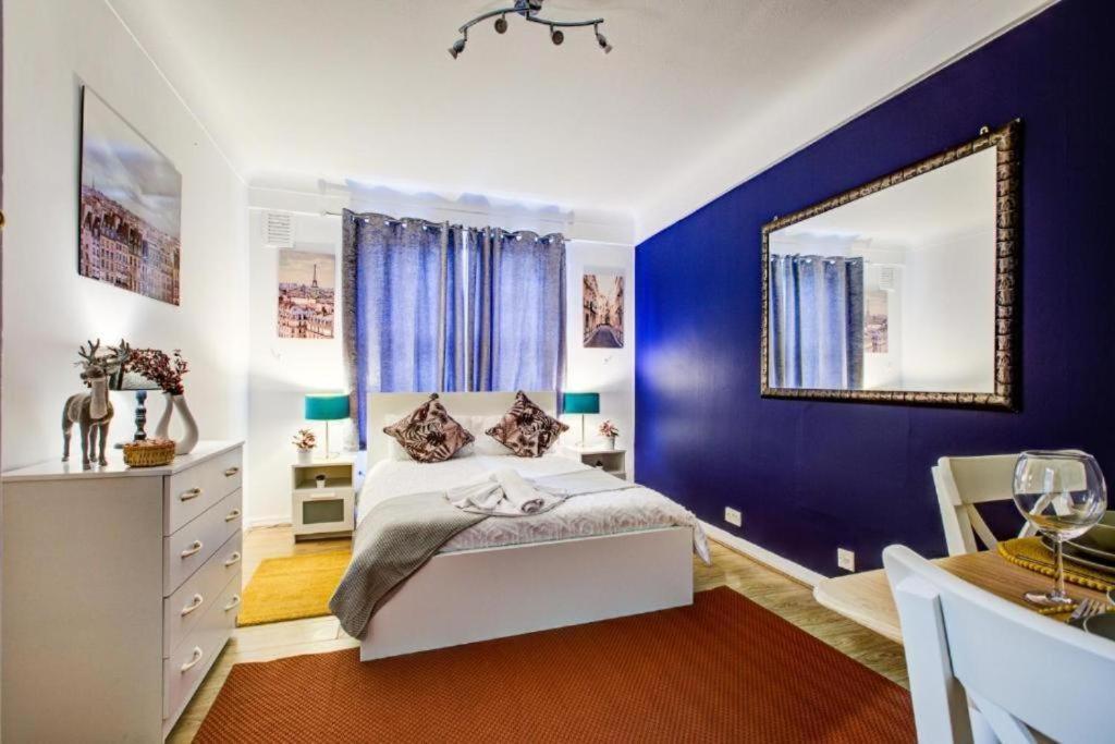 Park Lane Beautiful Apartment London